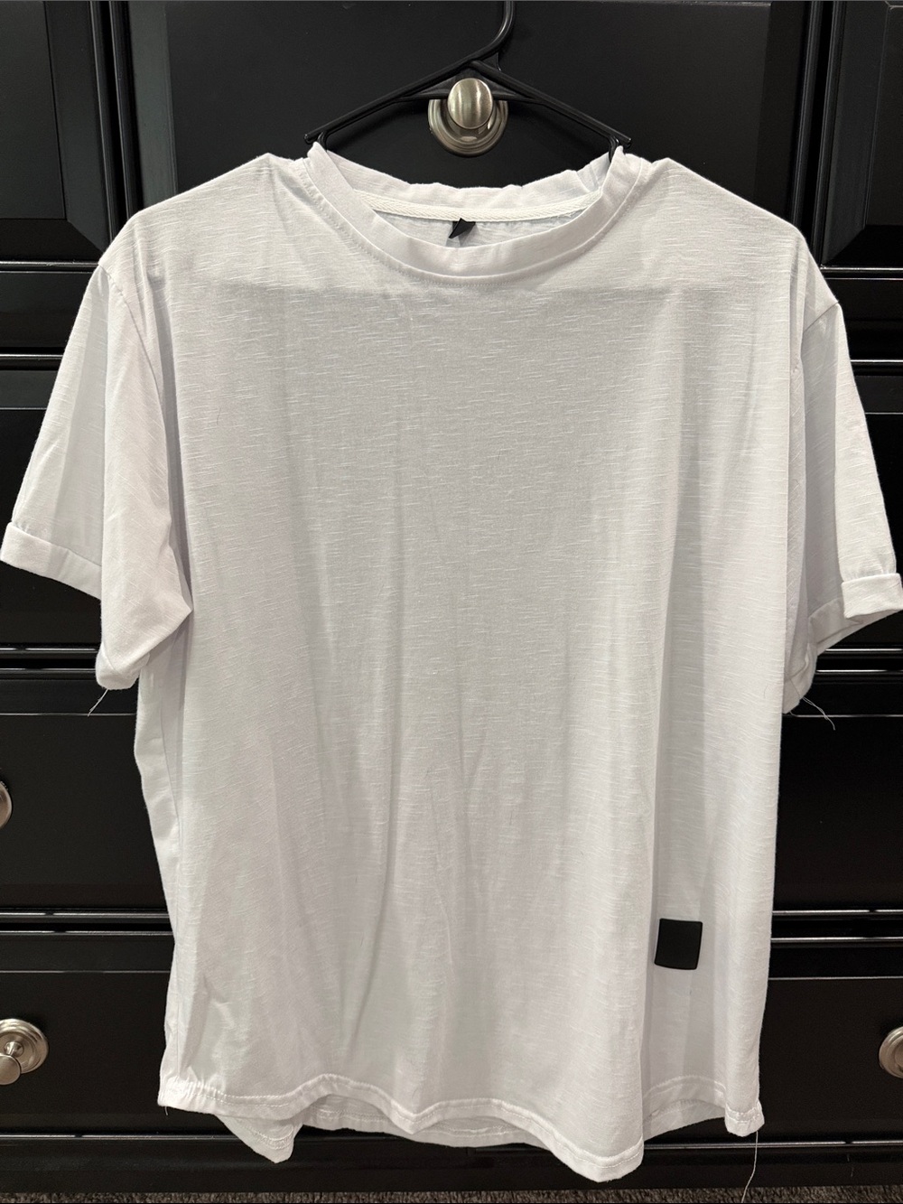 Fashion Nova White Short Sleeve Crewneck Tee